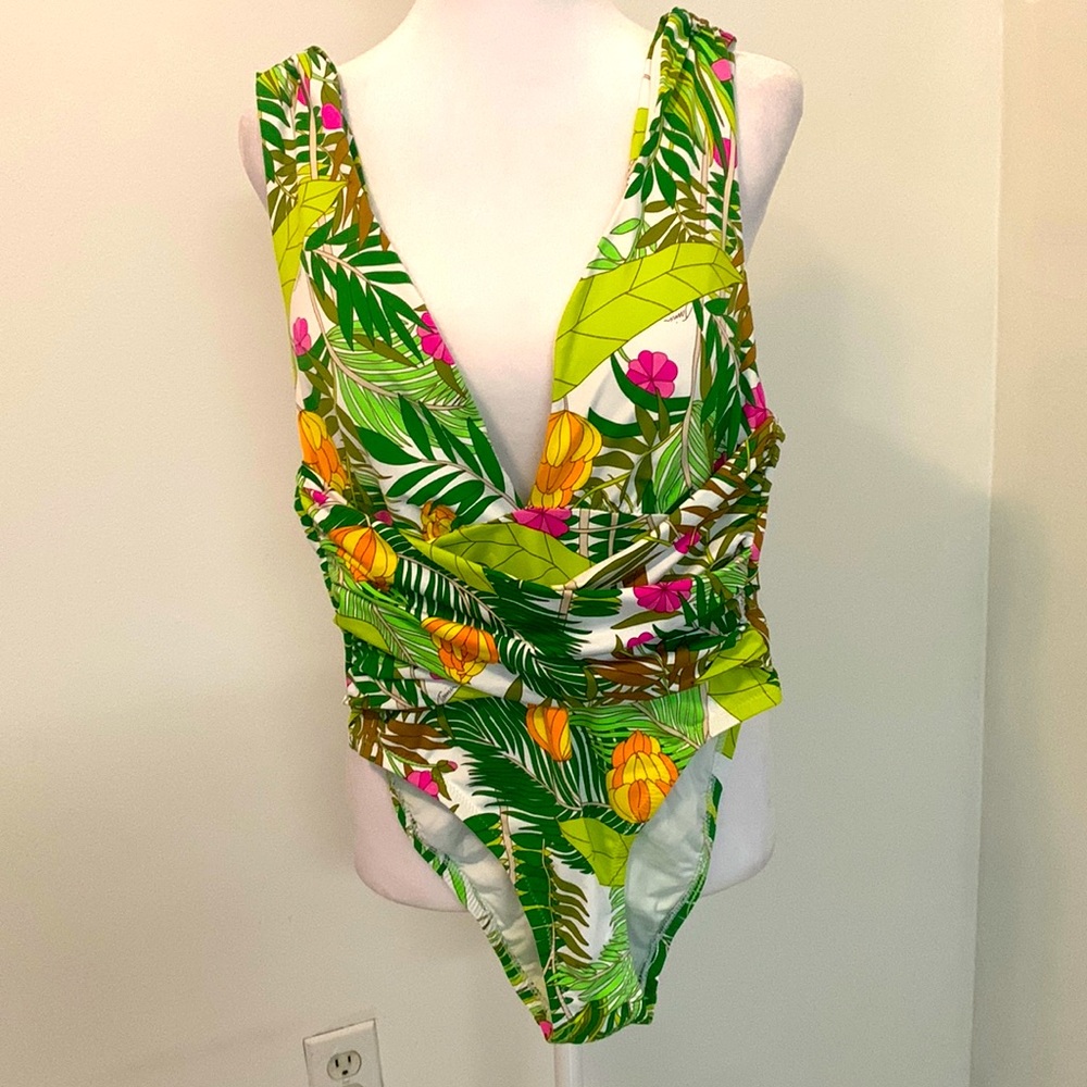 Women bath suit size 6
